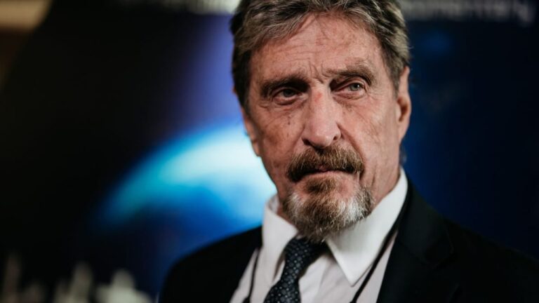 Ünlü yazılımcı John McAfee hücresinde ölü bulundu!