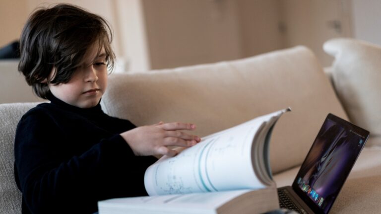 11 yaşındaki dahi çocuk fizik lisansını 1 yılda bitirdi