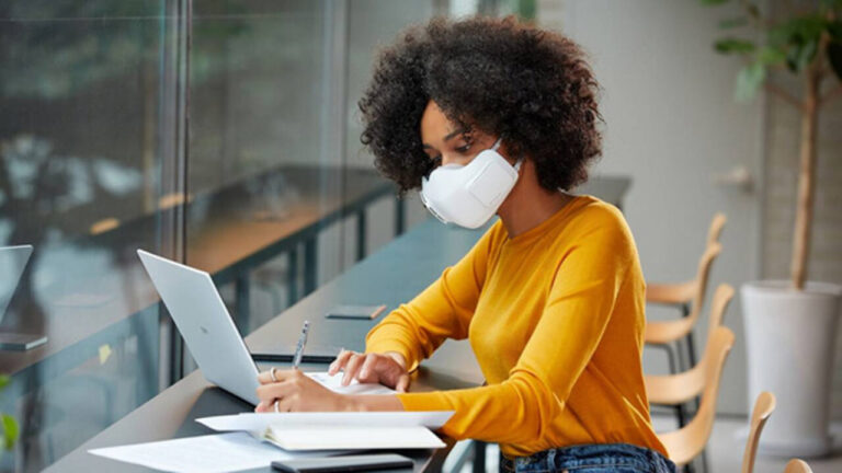 LG’den kirli havayı temizleyen PuriCare yüz maskesi