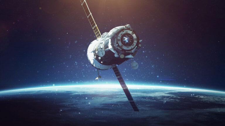 Amazon, Facebook’un uydu ekibini bünyesine kattı