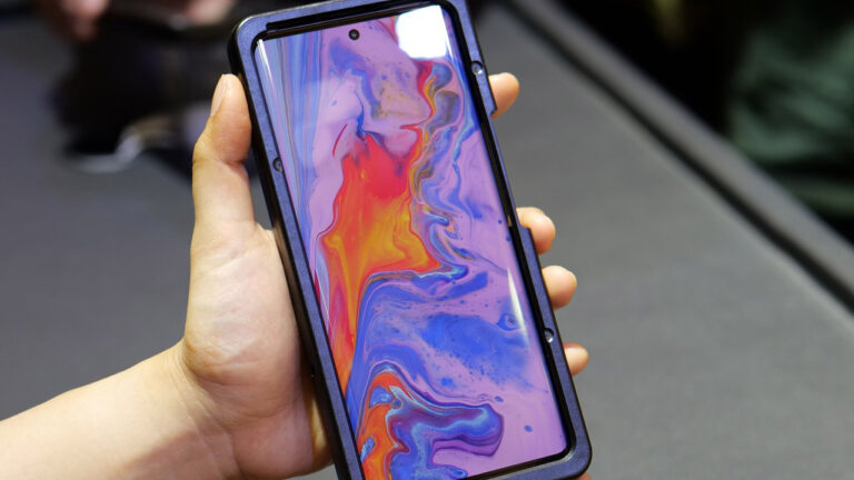 Amiral gemisi katili IQOO 8, ChinaJoy etkinliğinde ortaya çıktı