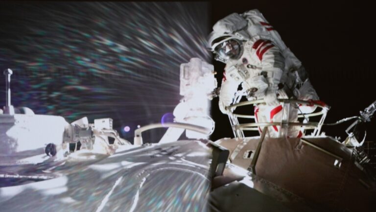 Tarihi an: Çin astronotları Tianhe modülünden çıktı