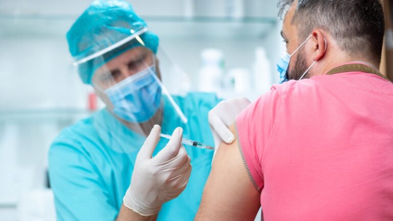 COVID-19 aşıları ile kısırlık arasında bir ilişki var mı?