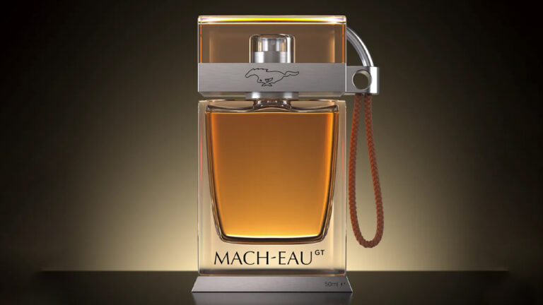 Ford, benzin kokulu bir parfüm üretti