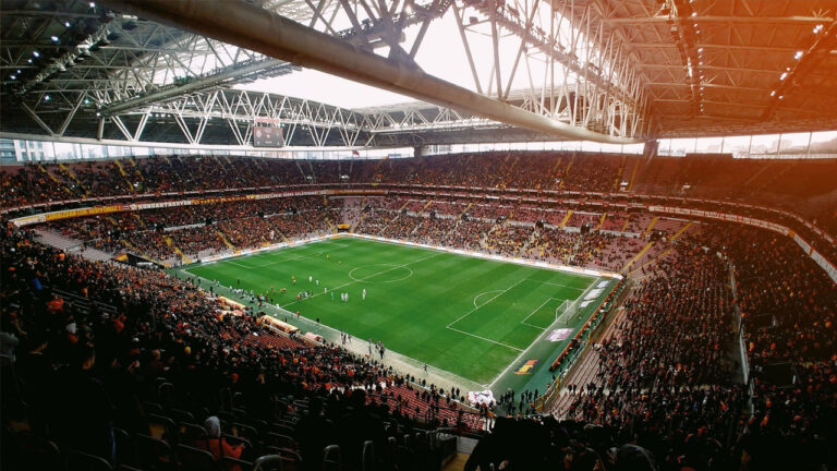 GS – PSV maçında yaşanan olaylar sosyal medya gündemine oturdu!