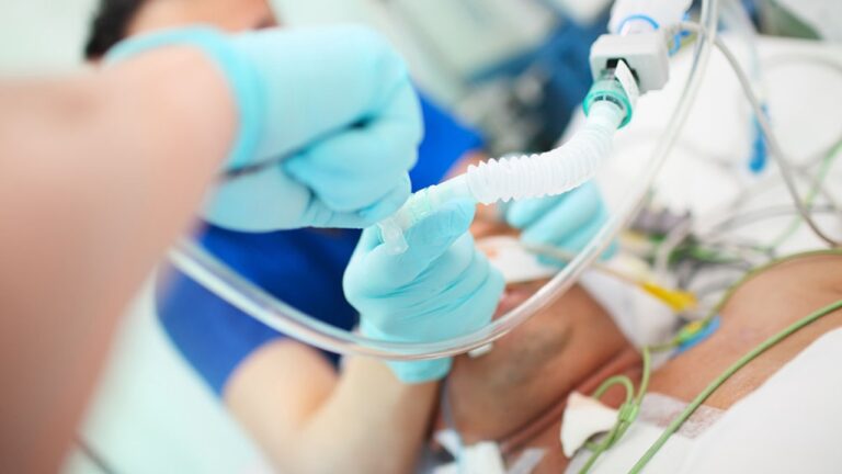 Koronavirüs akciğerleri böyle istila ediyor!