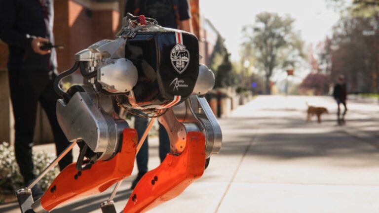 Koşmayı öğrenen iki ayaklı robot Cassie, tarih yazdı!