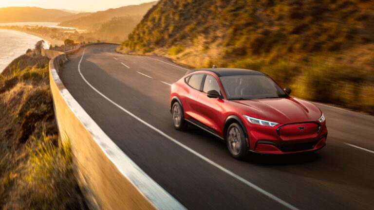 Çip sıkıntısı Ford’a pahalıya patladı