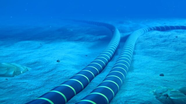 Facebook ve Google, denizaltı kablosuz ağı için bir araya geldi