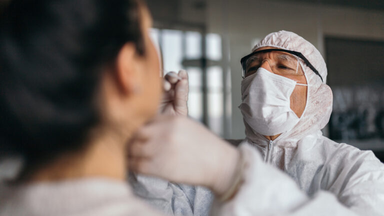 Akılları donduran hata, COVID-19 test sonuçlarını tehlikeye attı!