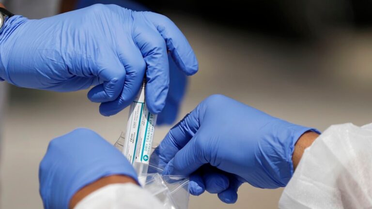 Aşı kısıtlaması genişliyor mu? Beklenen açıklama geldi!