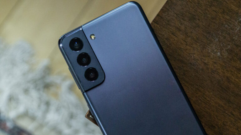 Galaxy S21 FE beklenenden erken gelebilir