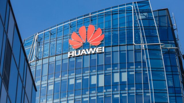 ABD yaptırımları Huawei’yi vurdu: Ciroda büyük düşüş