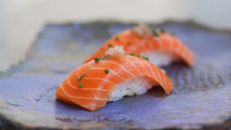 Laboratuvarda yetiştirilen deniz ürünleri için tartışma sürüyor