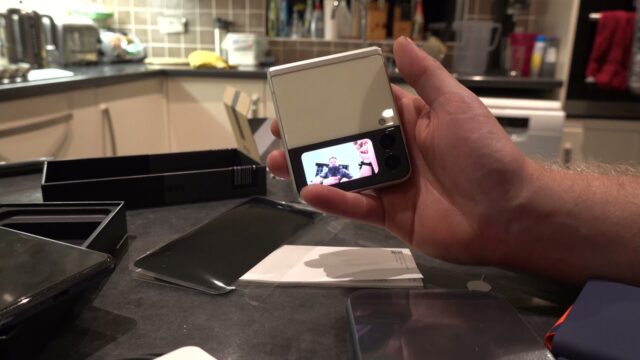 Geliştiriciler, Galaxy Z Flip 3’te ilginç bir açığı keşfettiler!