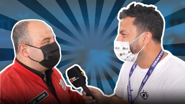 Teknoloji Bakanı hangi oyunu oynuyor?