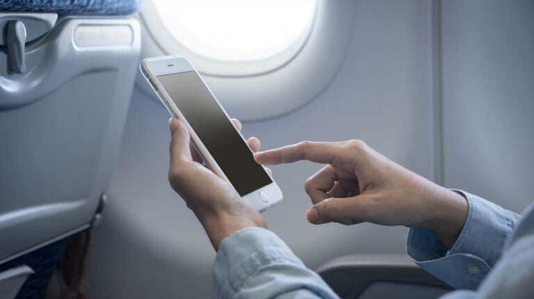 Cep telefonları, havacılık endüstrisinden daha çok sera gazı yayıyor