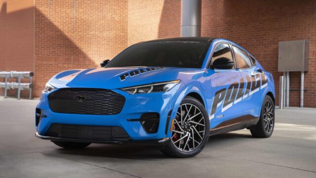 Ford Mustang 2022, polis aracına büründü!