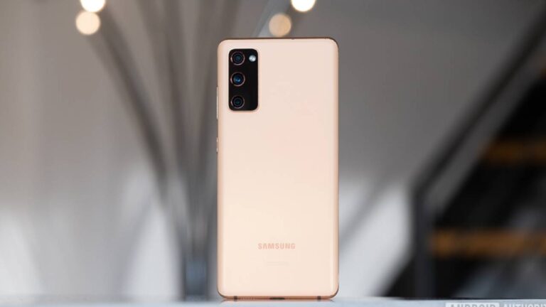 Galaxy S21 FE modelini bekleyenleri üzecek gelişme