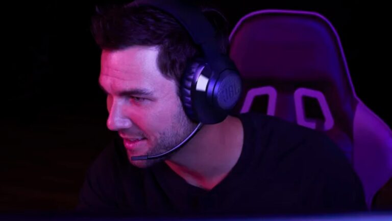 JBL, yeni kulaklık ve hoparlörlerini tanıttı