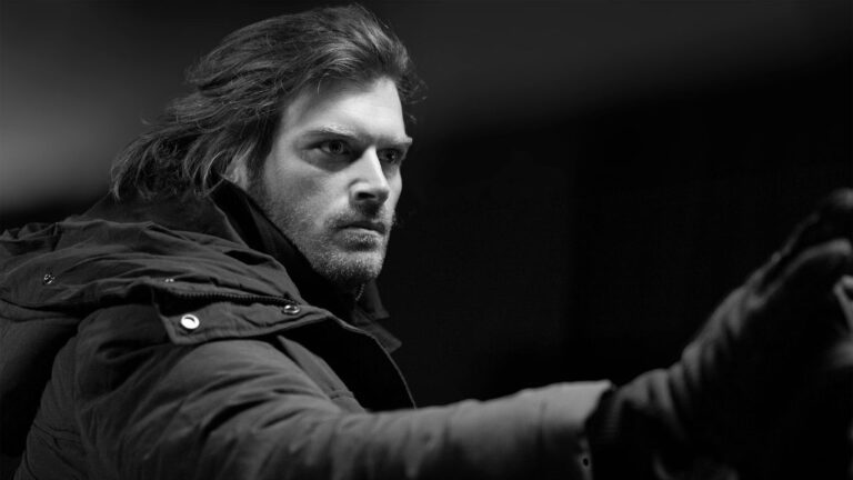 Kıvanç Tatlıtuğ’lu Netflix dizisinden akıl donduran detay!