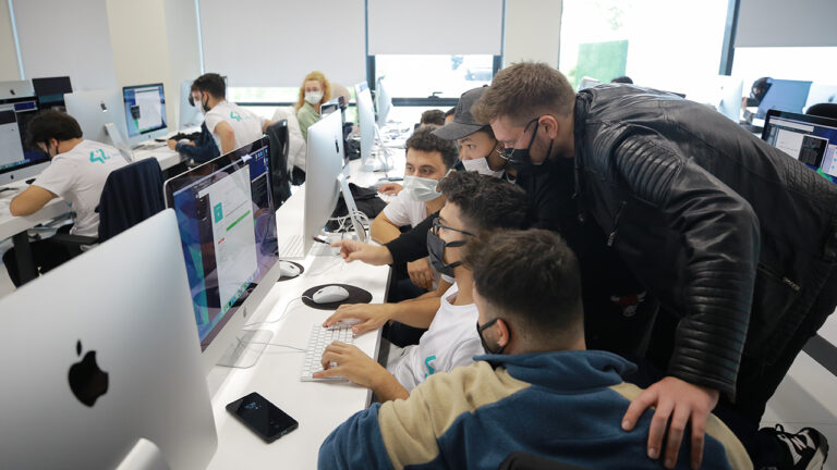 Öğretmensiz yazılım okulu açıldı!