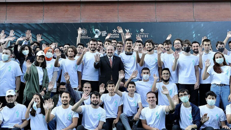 Bakan Varank, yazılım okulları için zili çaldı!