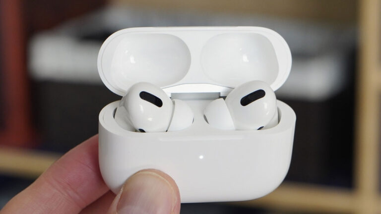 AirPods Pro ve AirPods Max güncellendi: Beklenen özellik geldi!