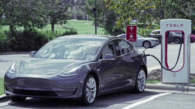 Araç kiralama şirketinden olay yaratacak Tesla açıklaması