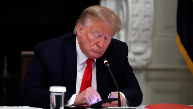 Trump’ın sosyal medya platformu başlamadan kapandı!