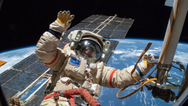 Astronotlar tehlike altında: NASA uzay yürüyüşünü erteledi!