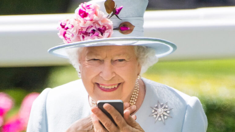 Kraliçe Elizabeth’in hacklenemez telefonu ortaya çıktı!