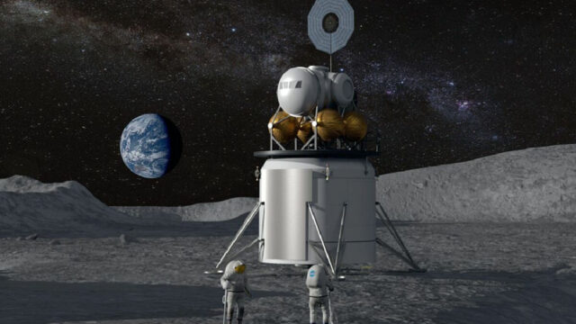 NASA, Ay’a insan gönderme programını erteledi