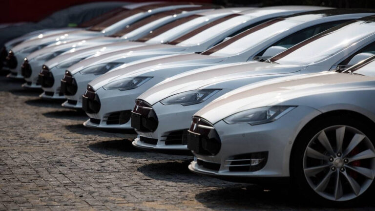 Otomobil fiyatlarında kur zammı tüketicinin kapısını erken çalabilir!