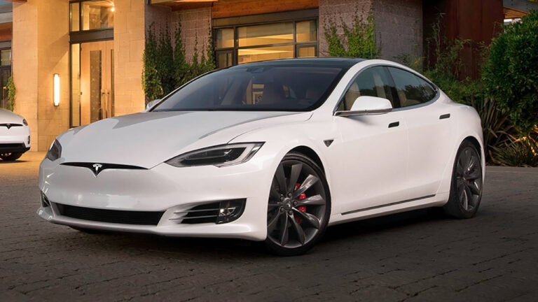 Çip krizinin sonucu: USB’siz Tesla modelleri!