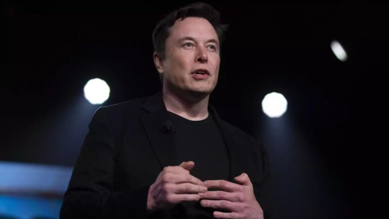 Musk, SpaceX’in iflas riskiyle karşı karşıya kalabileceğini söyledi!