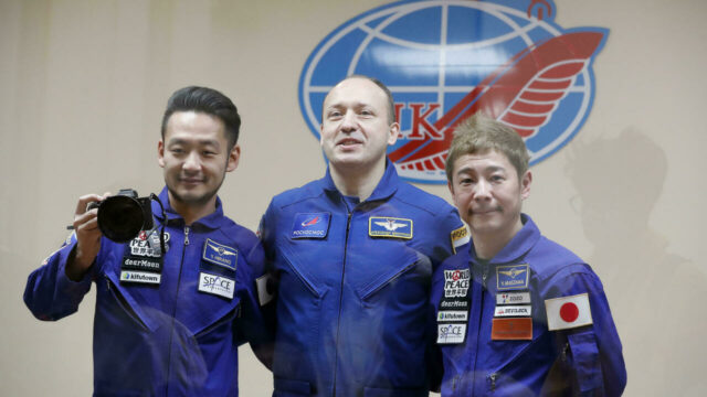 Japon milyarder, uzayda yaptığı tatilinden döndü!