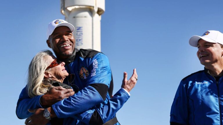 Michael Strahan, Blue Origin ile yaptığı uzay yolcuğunu anlattı!
