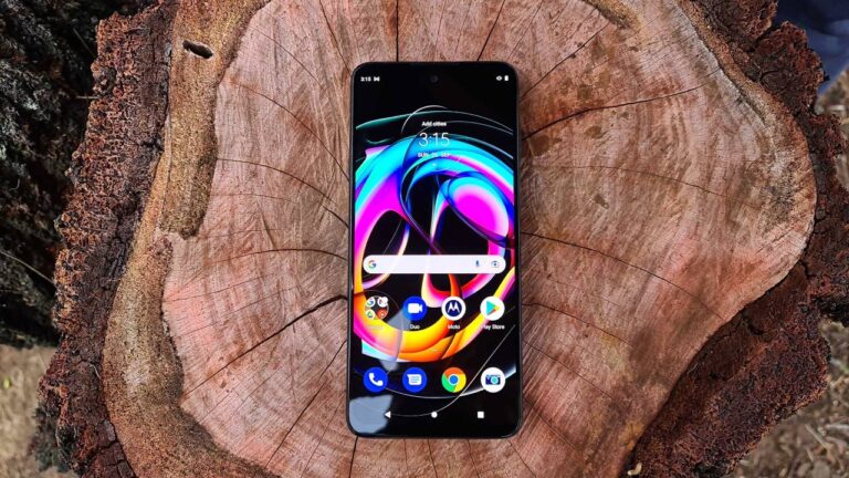 Motorola Edge X30 kanlı canlı görüntülendi