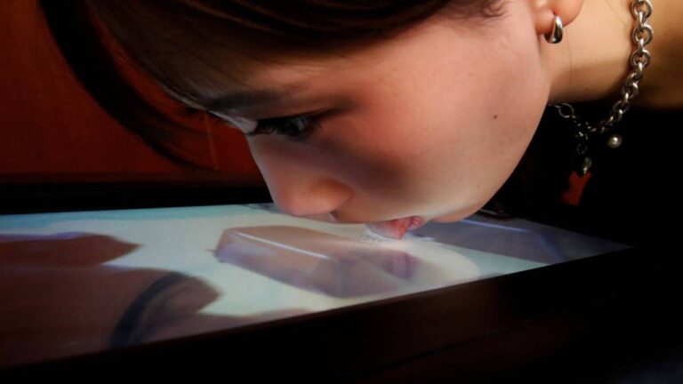 Yemeklerin tadına bakabileceğiniz televizyon icat edildi