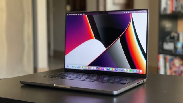Apple, MacBook Pro’yu küçültmek istiyor!