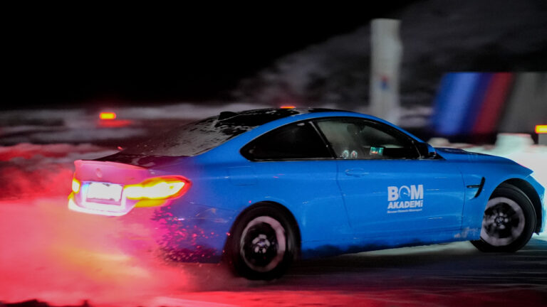 Donmuş Çıldır Gölü’nde Kar ve Buz Sürüşü Etkinliği düzenledi