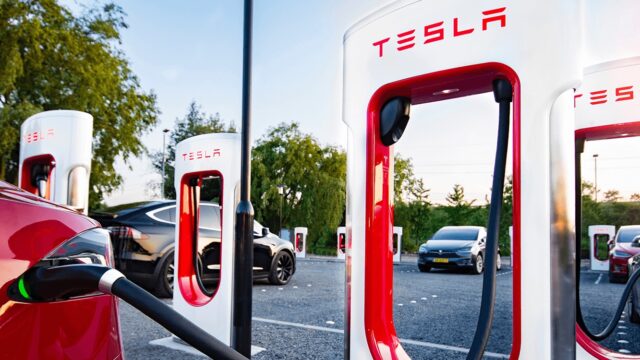Tesla’dan elektrikli otomobil sahipleri için ücretsiz şarj müjdesi!
