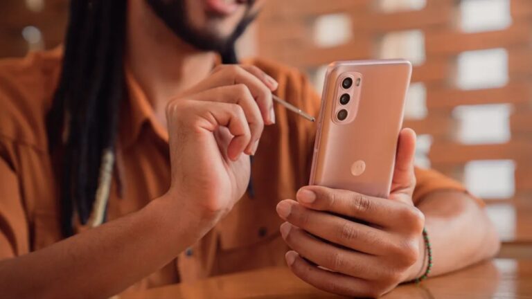 Uygun fiyatlı Moto G Stylus 2022 tanıtıldı