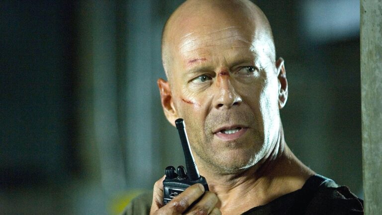 Bruce Willis afazi nedeniyle oyunculuğu bıraktı: Sosyal medya yıkıldı