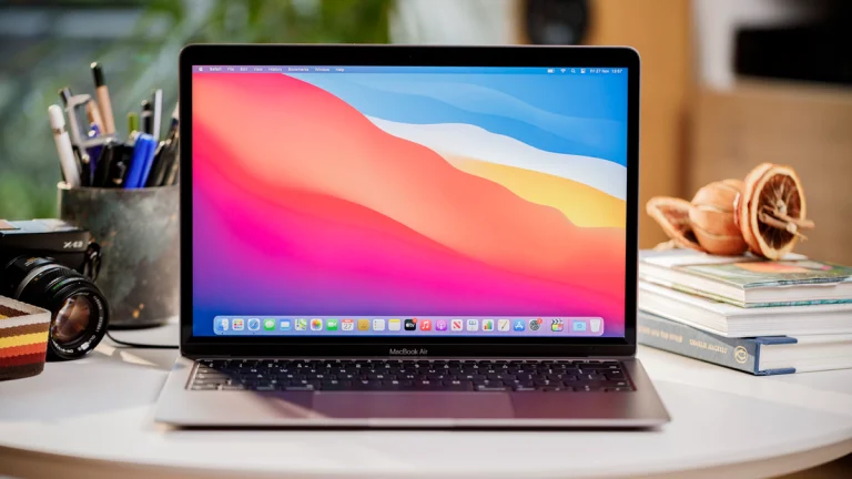 MacBook Air ekranında devrim yaşanacak: Tarih açıklandı