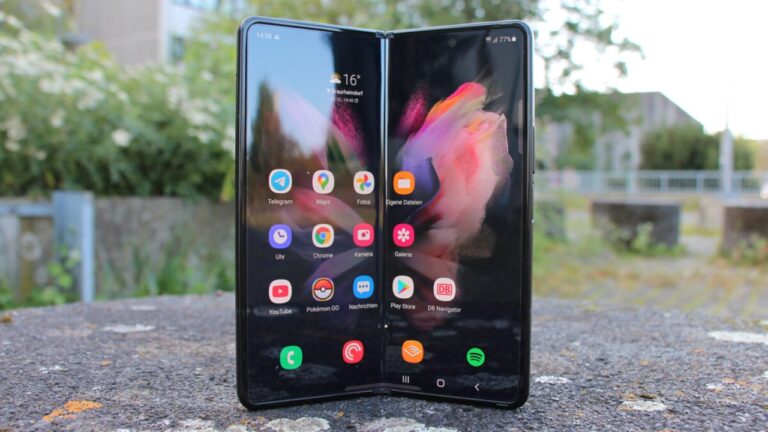 Samsung’dan dev kampanya: Galaxy Z Fold3 alana 100 dolar!