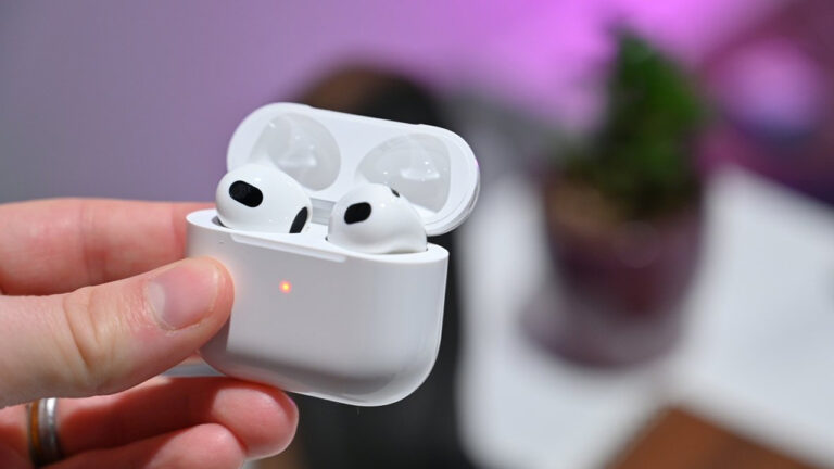 Apple’dan AirPods 3 ile ilgili üzen karar!