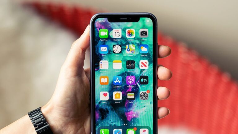 Apple’dan tartışmalı özellik: iPhone mesajlarını okuyacak!