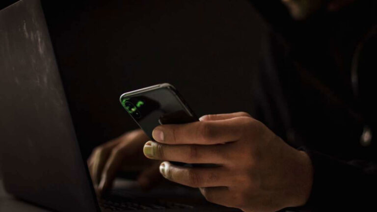 Arkadaki şirket şaşırttı: iOS kullanıcıları işte böyle takip ediliyor!